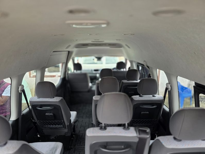 
								Toyota Hiace full									