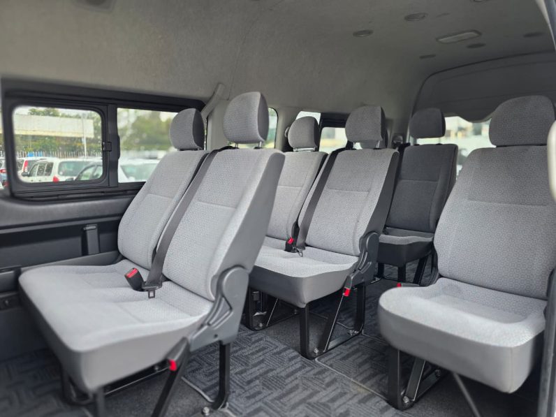 
								Toyota Hiace full									