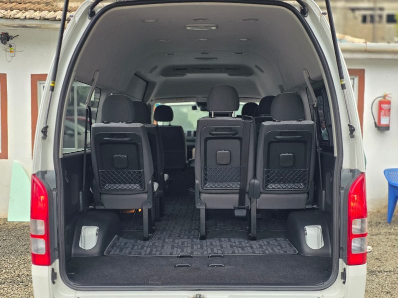 
								Toyota Hiace full									