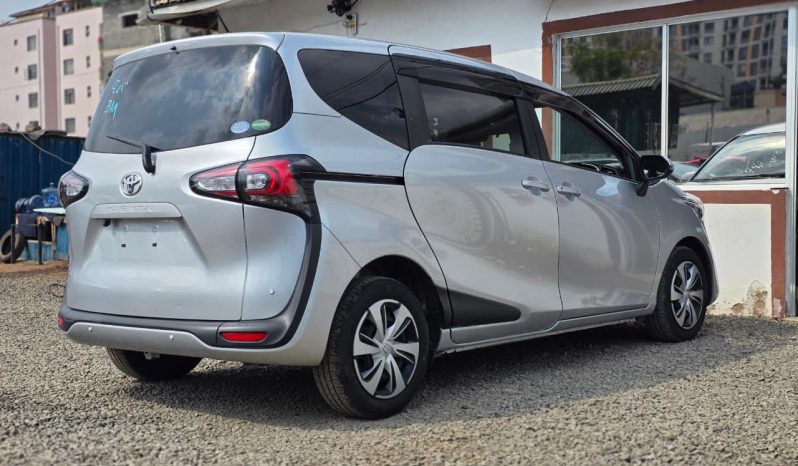 
								Toyota Sienta full									