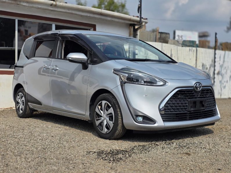 
								Toyota Sienta full									