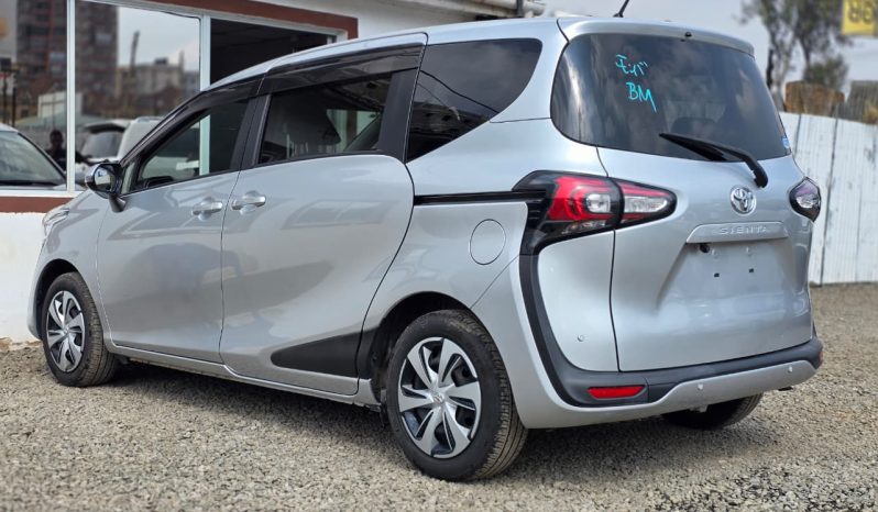 
								Toyota Sienta full									