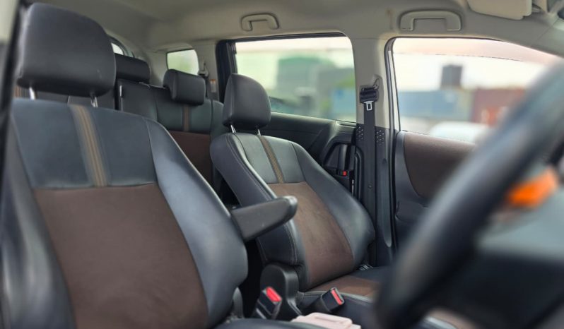 
								Toyota Sienta full									