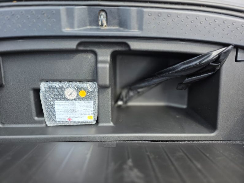 
								Toyota Sienta full									