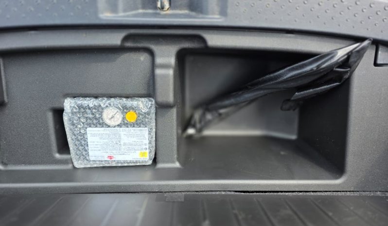 
								Toyota Sienta full									