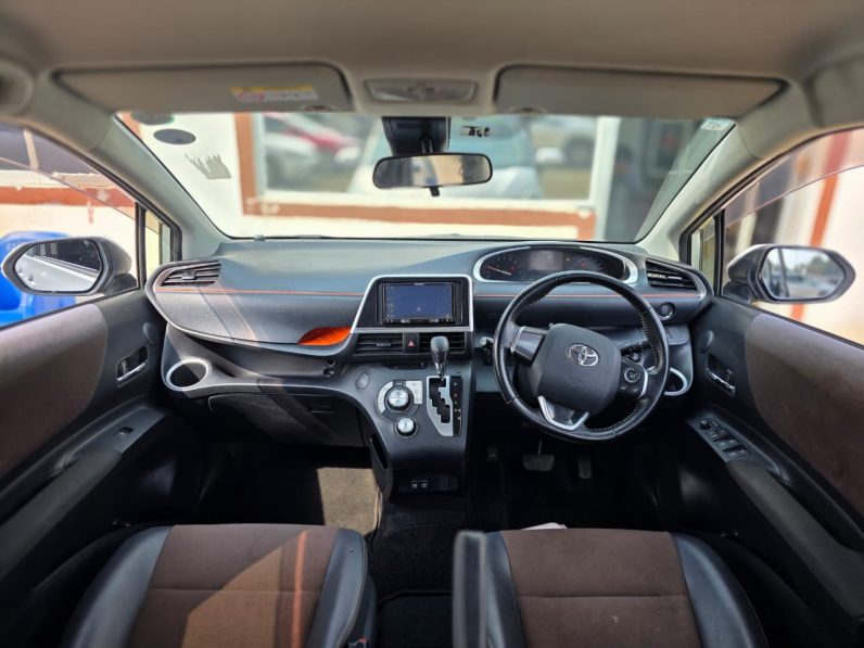 
								Toyota Sienta full									