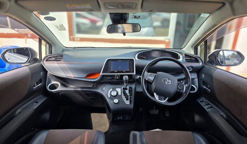 
								Toyota Sienta full									