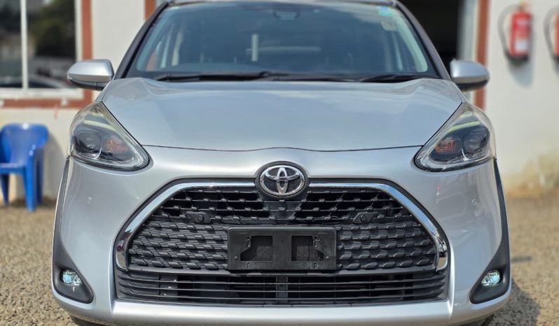 
								Toyota Sienta full									