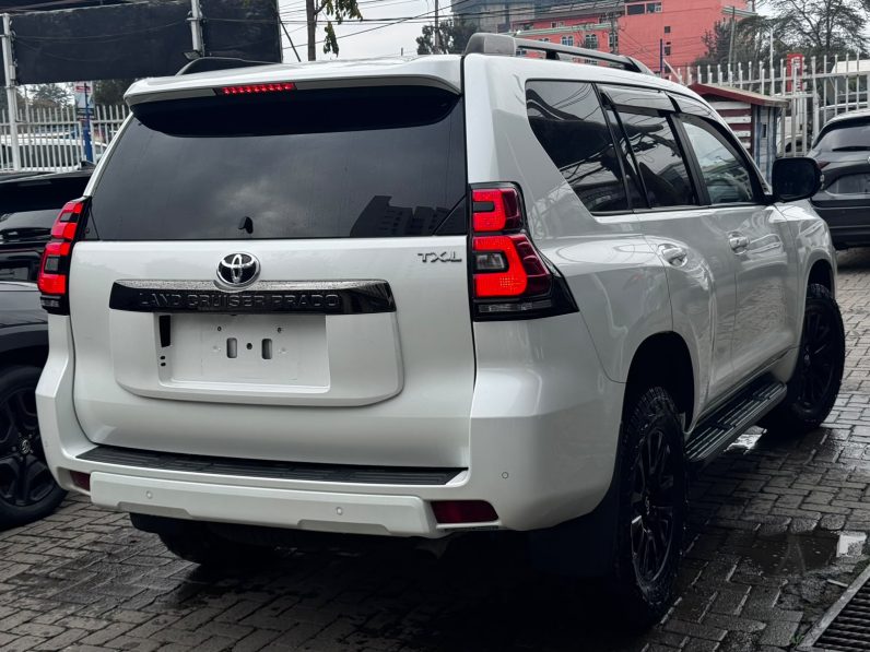 
								Toyota Landcruiser Prado TXL full									