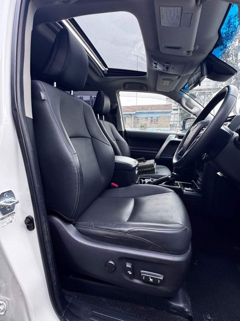 
								Toyota Landcruiser Prado TXL full									