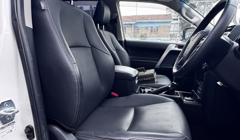 
								Toyota Landcruiser Prado TXL full									