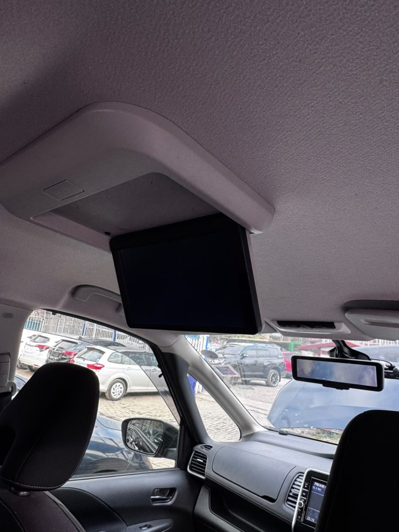 
								Nissan Serena full									