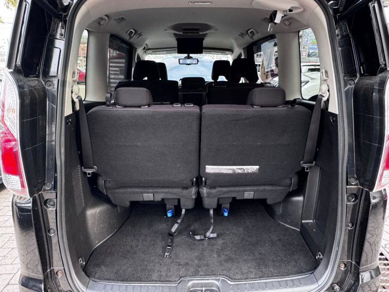 
								Nissan Serena full									