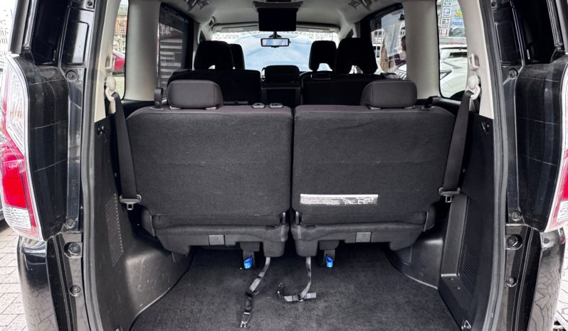 
								Nissan Serena full									