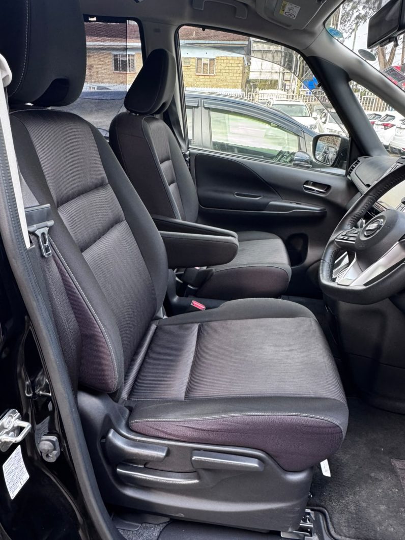 
								Nissan Serena full									