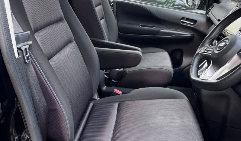 
								Nissan Serena full									
