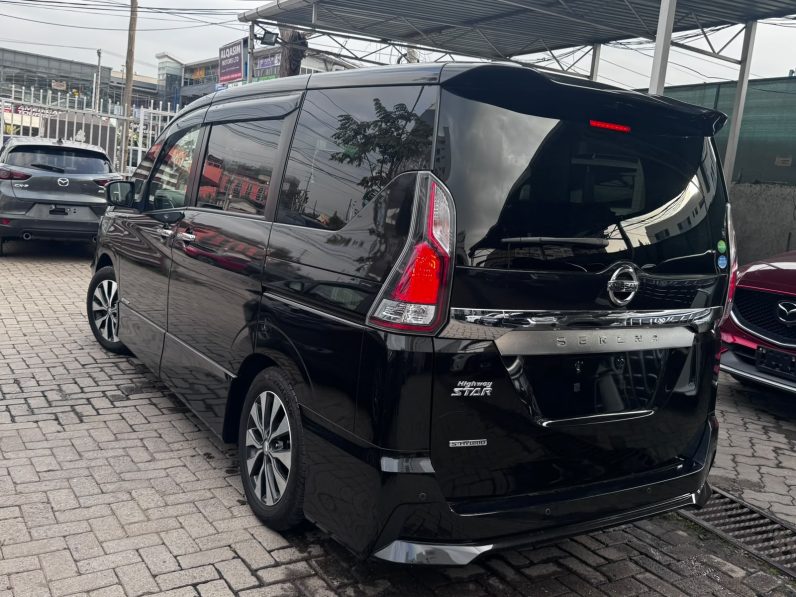 
								Nissan Serena full									