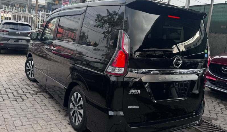 
								Nissan Serena full									