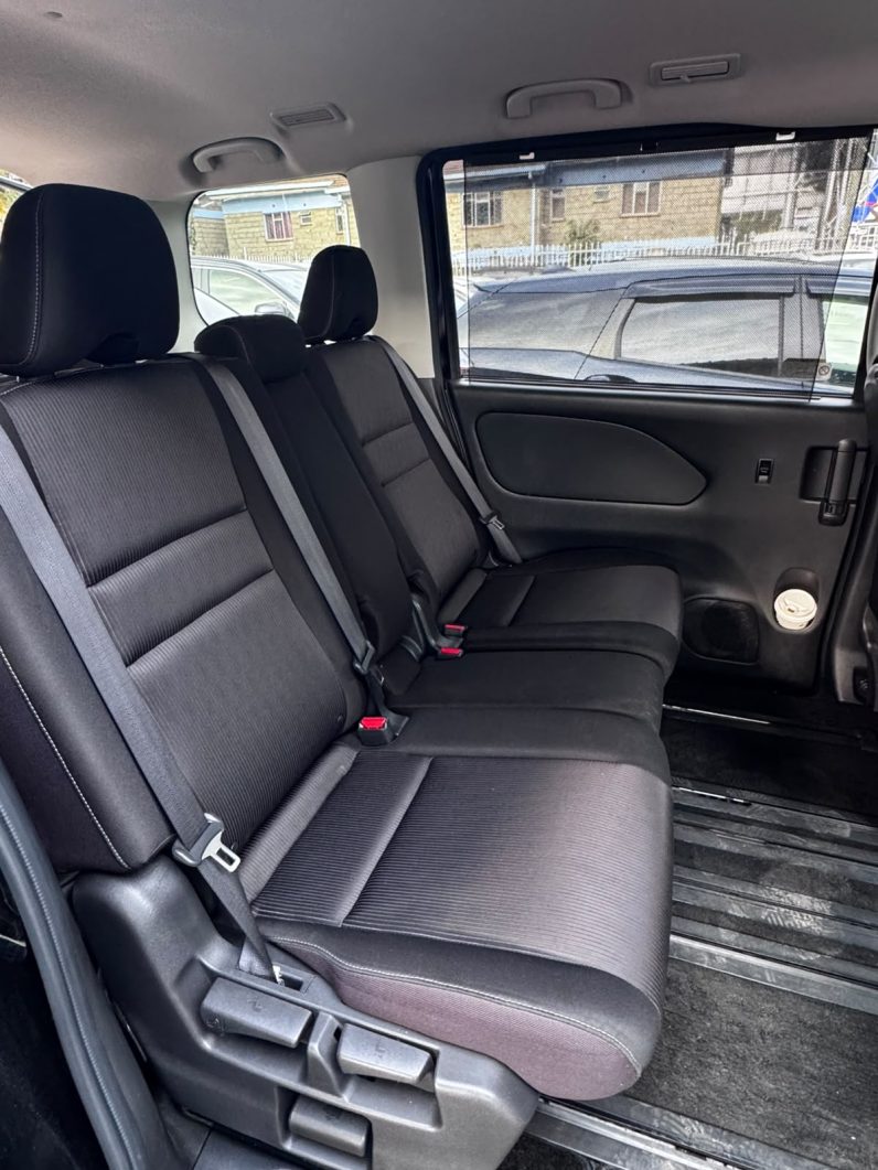 
								Nissan Serena full									