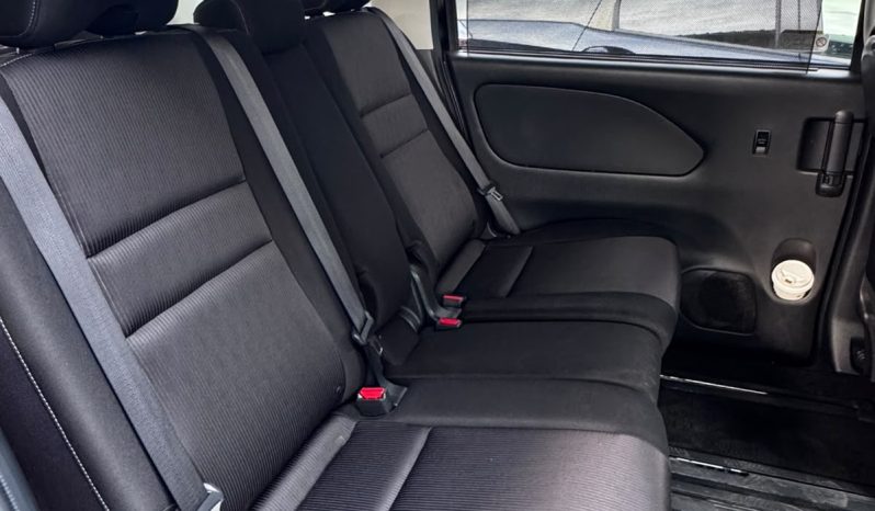 
								Nissan Serena full									