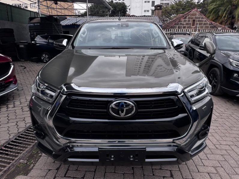 
								Toyota Hilux full									
