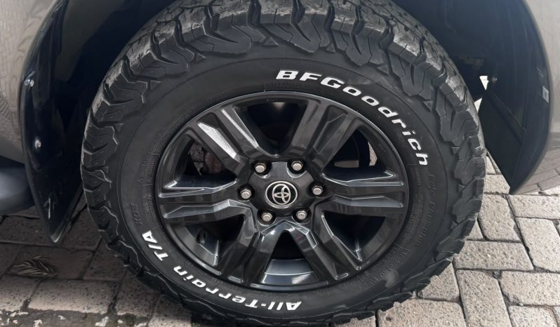 
								Toyota Hilux full									