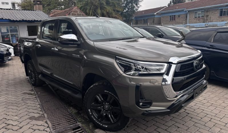 
								Toyota Hilux full									
