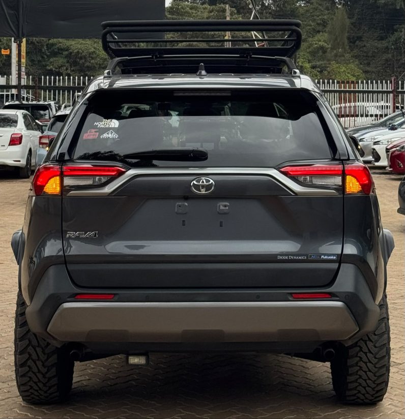 
								Toyota Rav4 full									