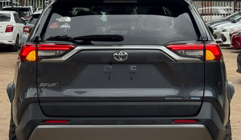 
								Toyota Rav4 full									