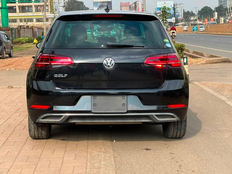 
								Volkswagen Golf full									