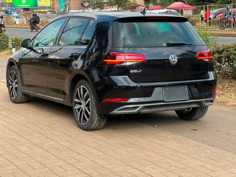 
								Volkswagen Golf full									