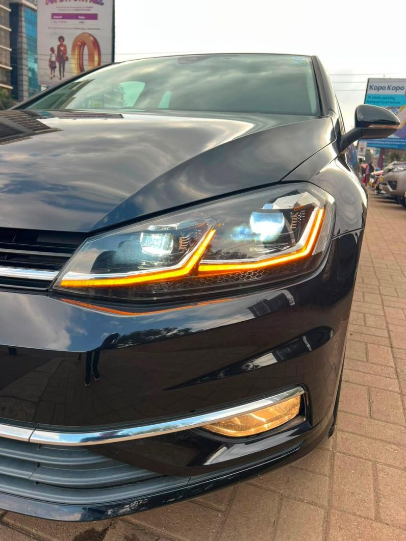 
								Volkswagen Golf full									