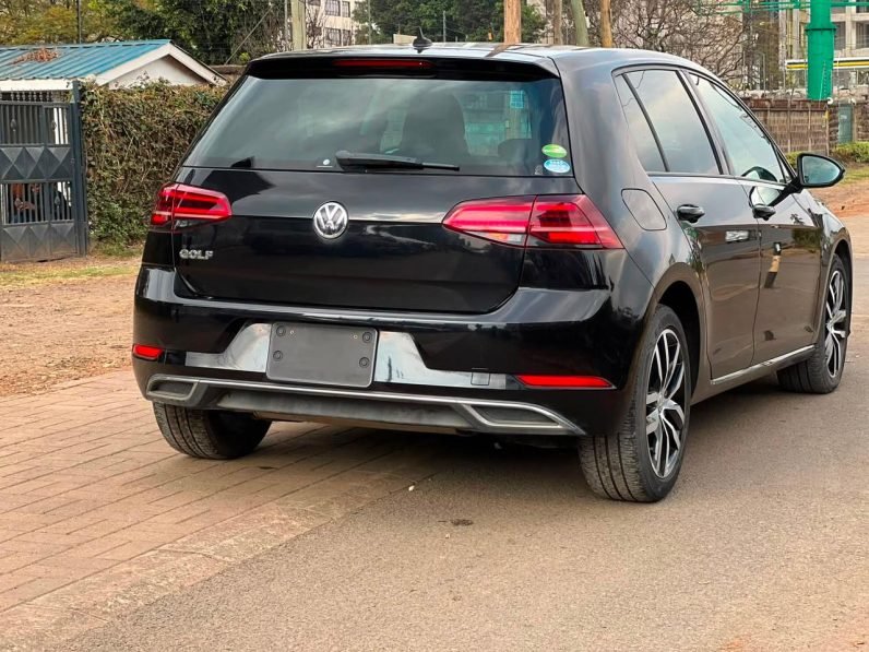 
								Volkswagen Golf full									