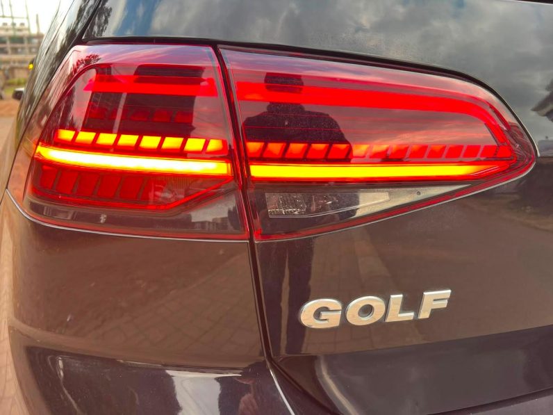 
								Volkswagen Golf full									