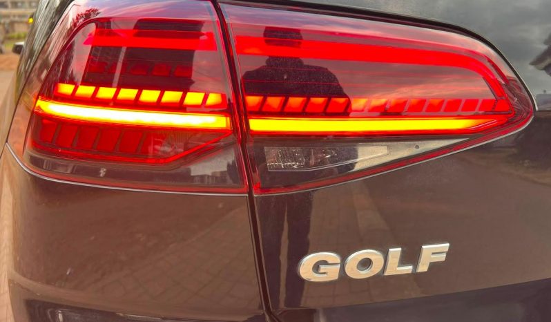 
								Volkswagen Golf full									