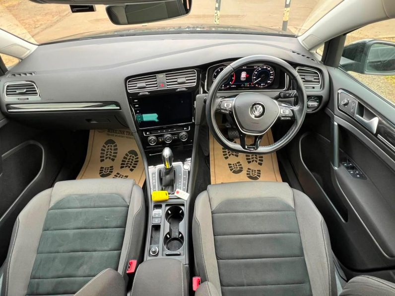 
								Volkswagen Golf full									