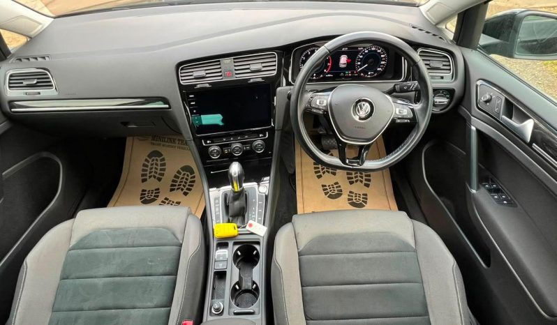 
								Volkswagen Golf full									