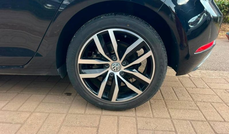 
								Volkswagen Golf full									