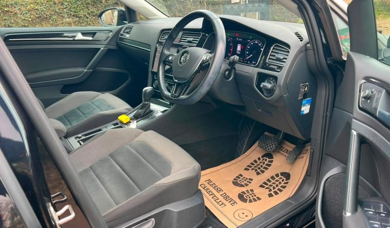 
								Volkswagen Golf full									