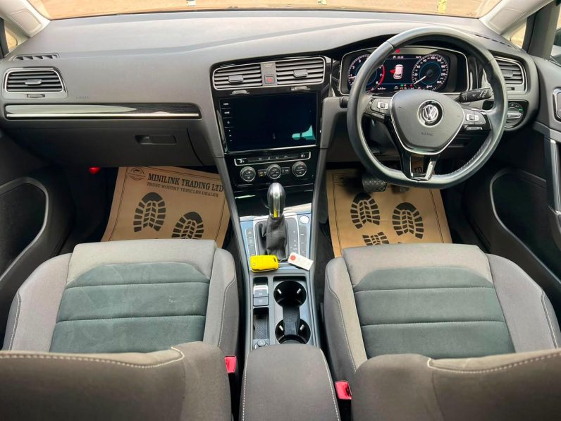
								Volkswagen Golf full									