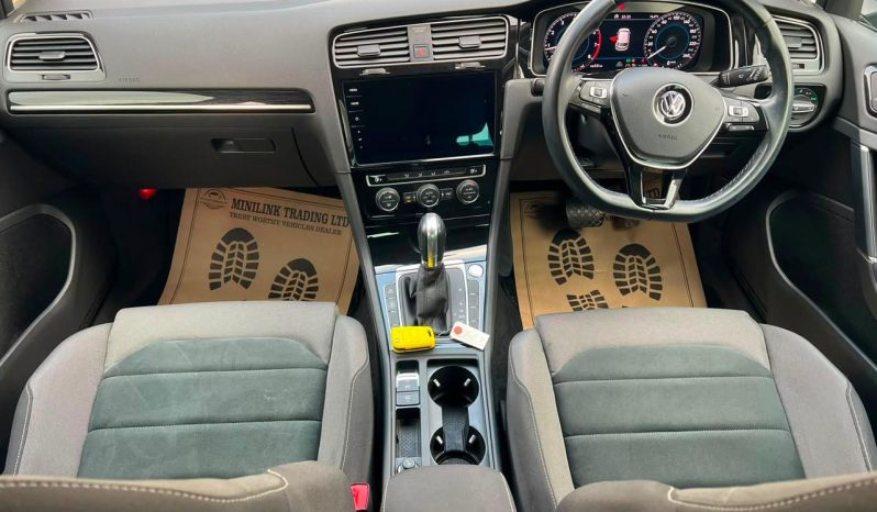 
								Volkswagen Golf full									