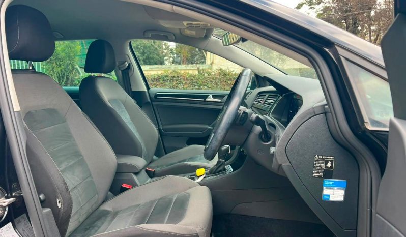 
								Volkswagen Golf full									
