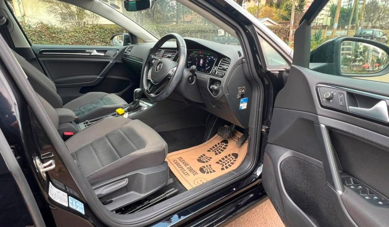 
								Volkswagen Golf full									