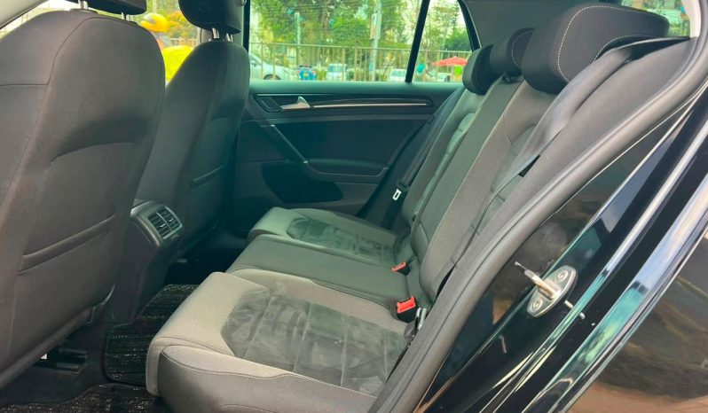 
								Volkswagen Golf full									