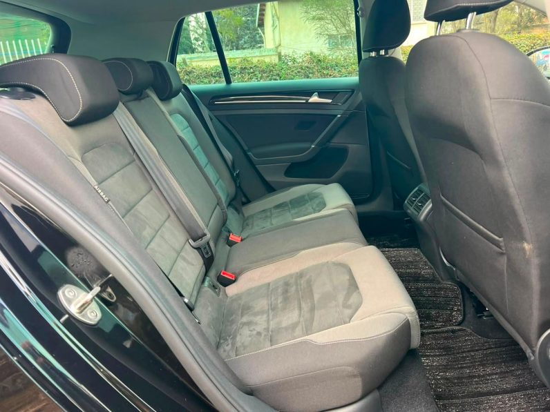 
								Volkswagen Golf full									