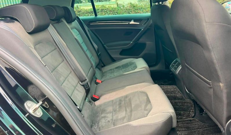 
								Volkswagen Golf full									