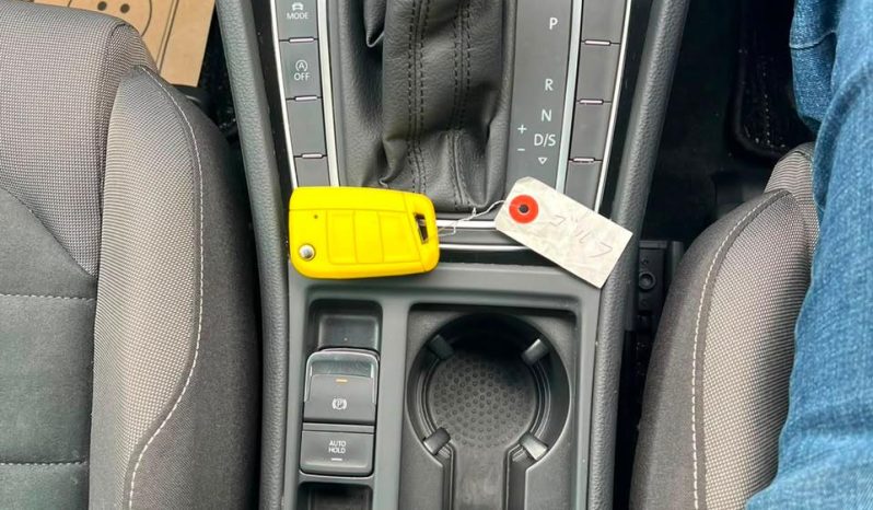 
								Volkswagen Golf full									