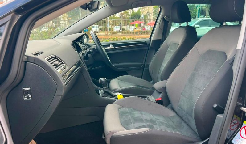 
								Volkswagen Golf full									