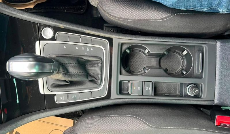 
								Volkswagen Golf full									