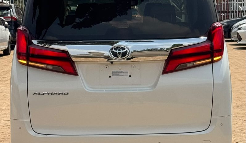 
								Toyota Alphard full									